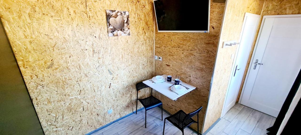 Sub Hel. Budzetowe Pokoje W Domu Z Basenem. Wokol Domu Tylko Natura. Balkon Zbyteczny. 외부 사진